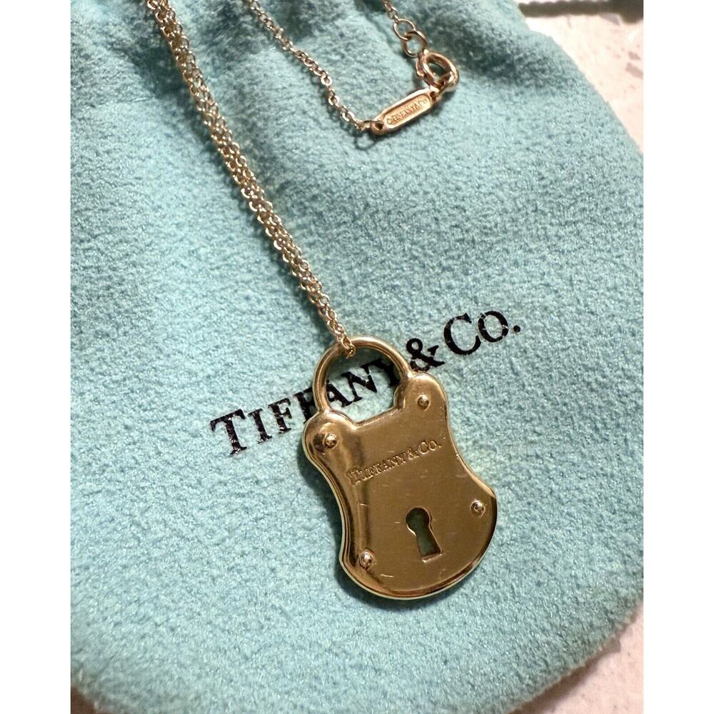 Tiffany & Co 18k Yellow Gold 750 Arc Padlock Lock Heart Pendant Charm Necklace